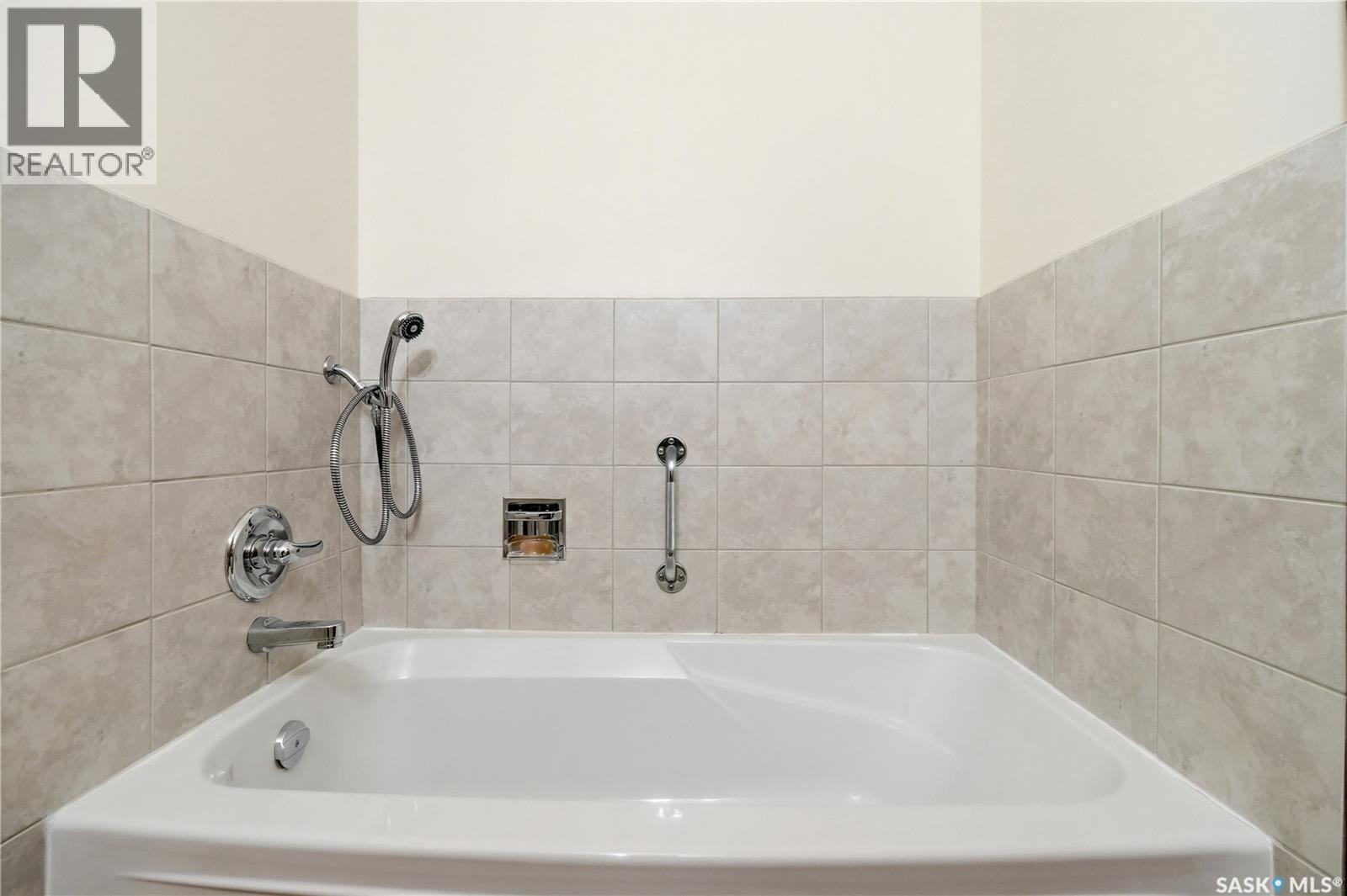 710 3Rd Avenue, Pilot Butte, SK