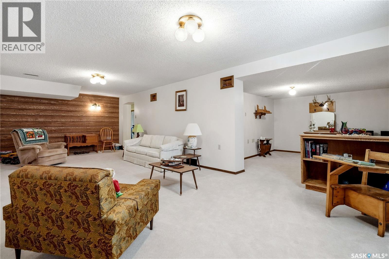 710 3Rd Avenue, Pilot Butte, SK