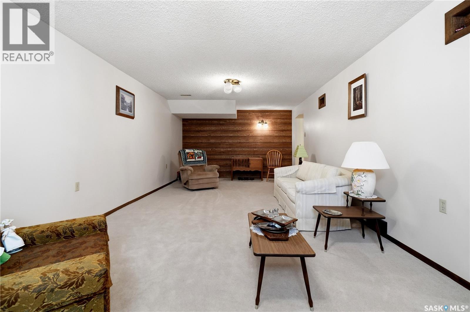 710 3Rd Avenue, Pilot Butte, SK