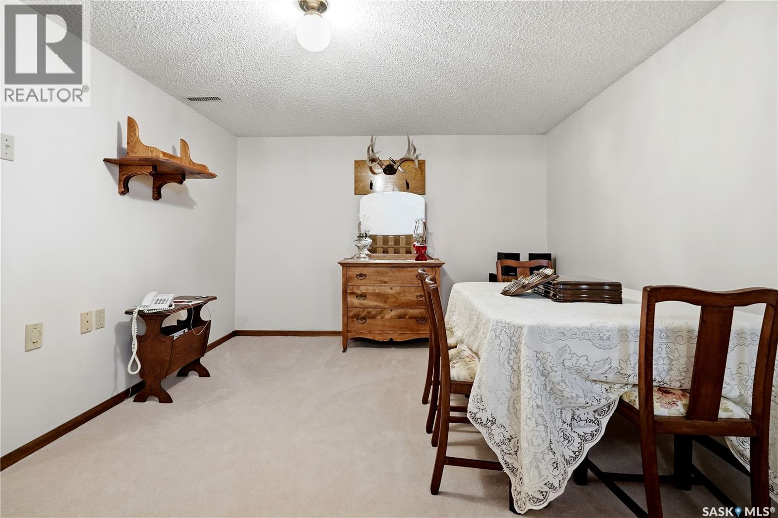 710 3Rd Avenue, Pilot Butte, SK