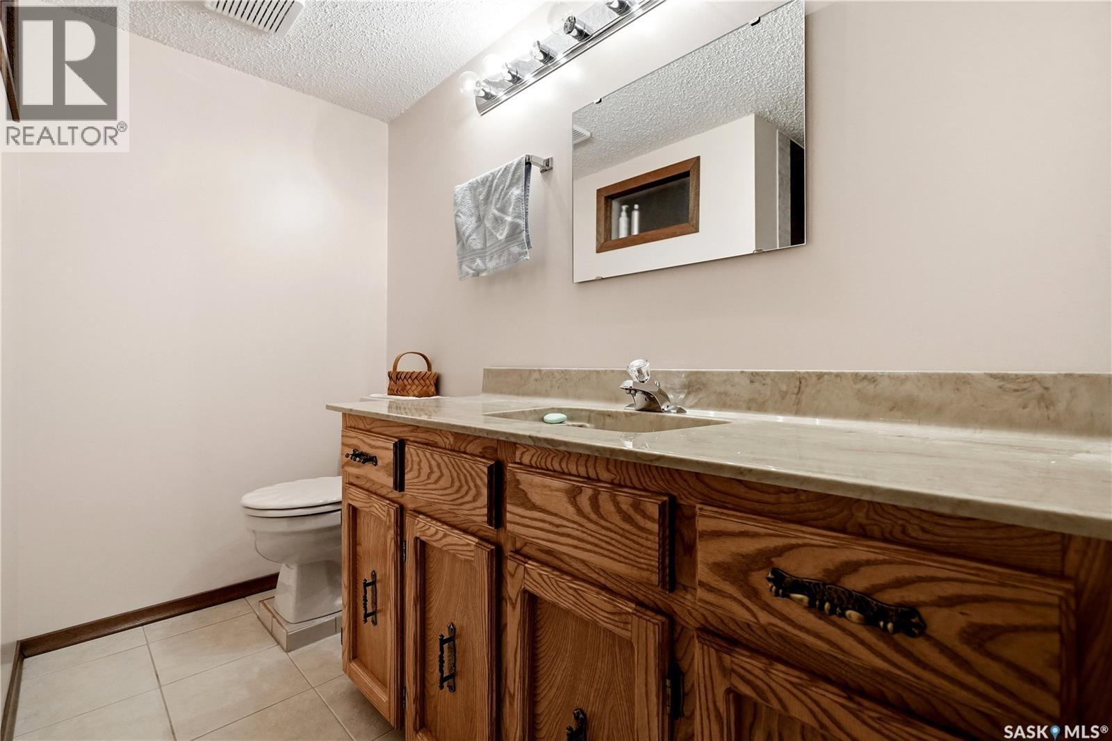 710 3Rd Avenue, Pilot Butte, SK