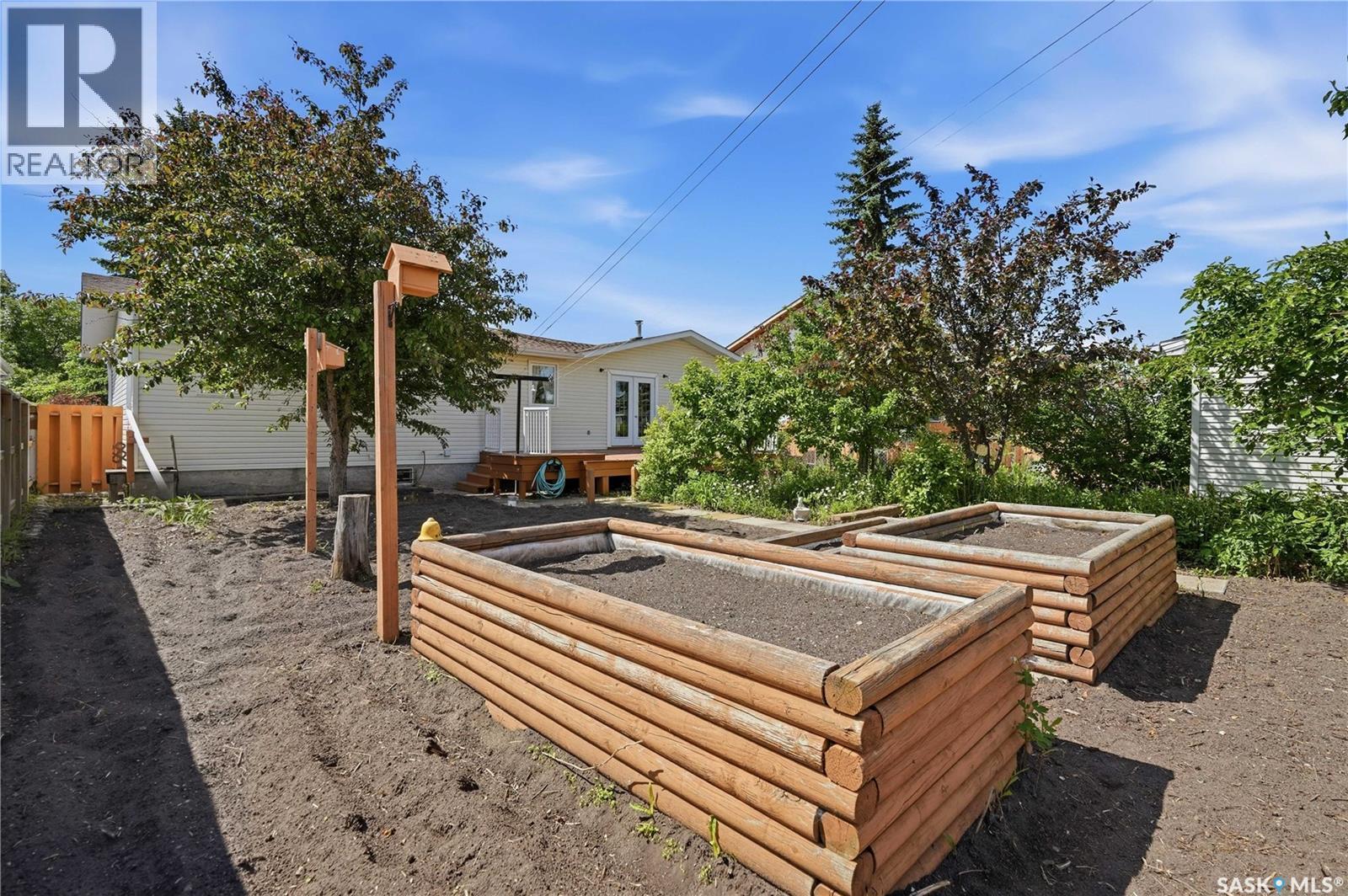 710 3Rd Avenue, Pilot Butte, SK