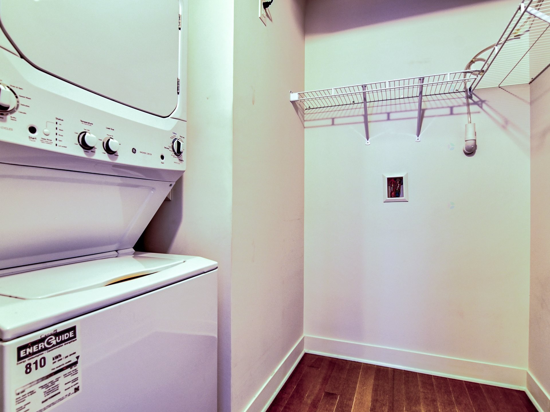 Laundry - 604-1235 Rue Bishop, Montréal (Ville-Marie), QC