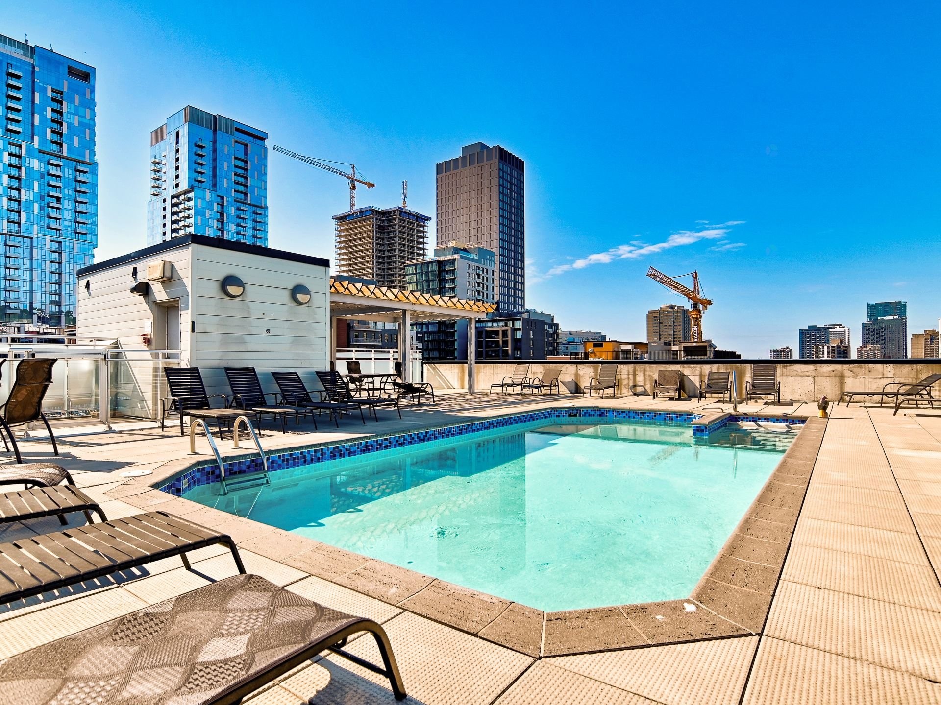 Pool - 604-1235 Rue Bishop, Montréal (Ville-Marie), QC