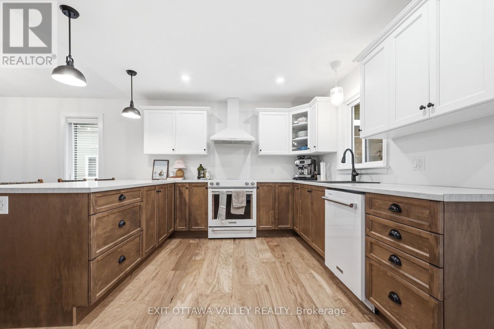 1038 Beatty Crescent, Deep River, ON
