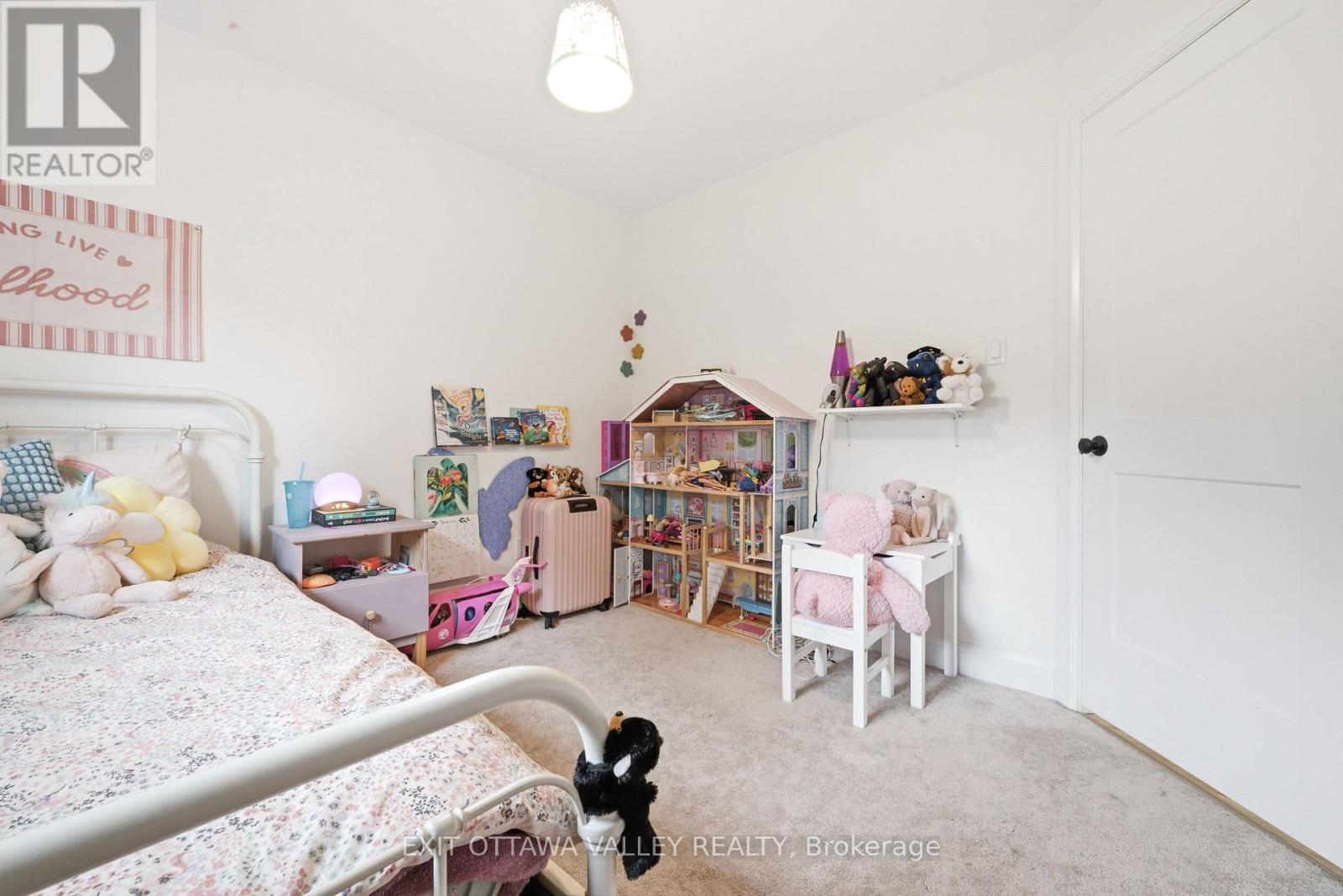1038 Beatty Crescent, Deep River, ON