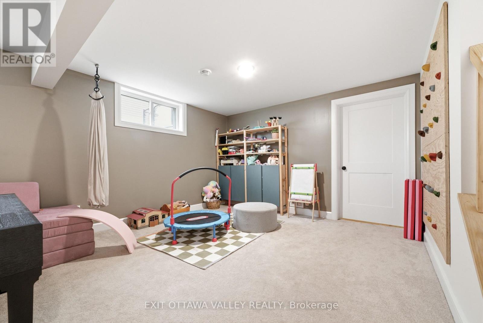 1038 Beatty Crescent, Deep River, ON