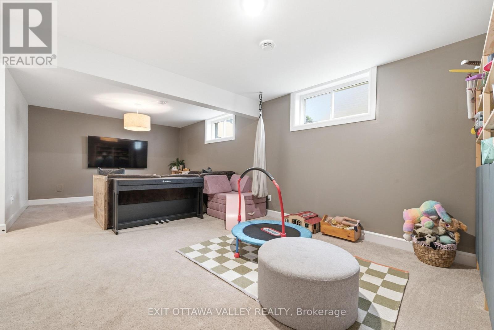 1038 Beatty Crescent, Deep River, ON