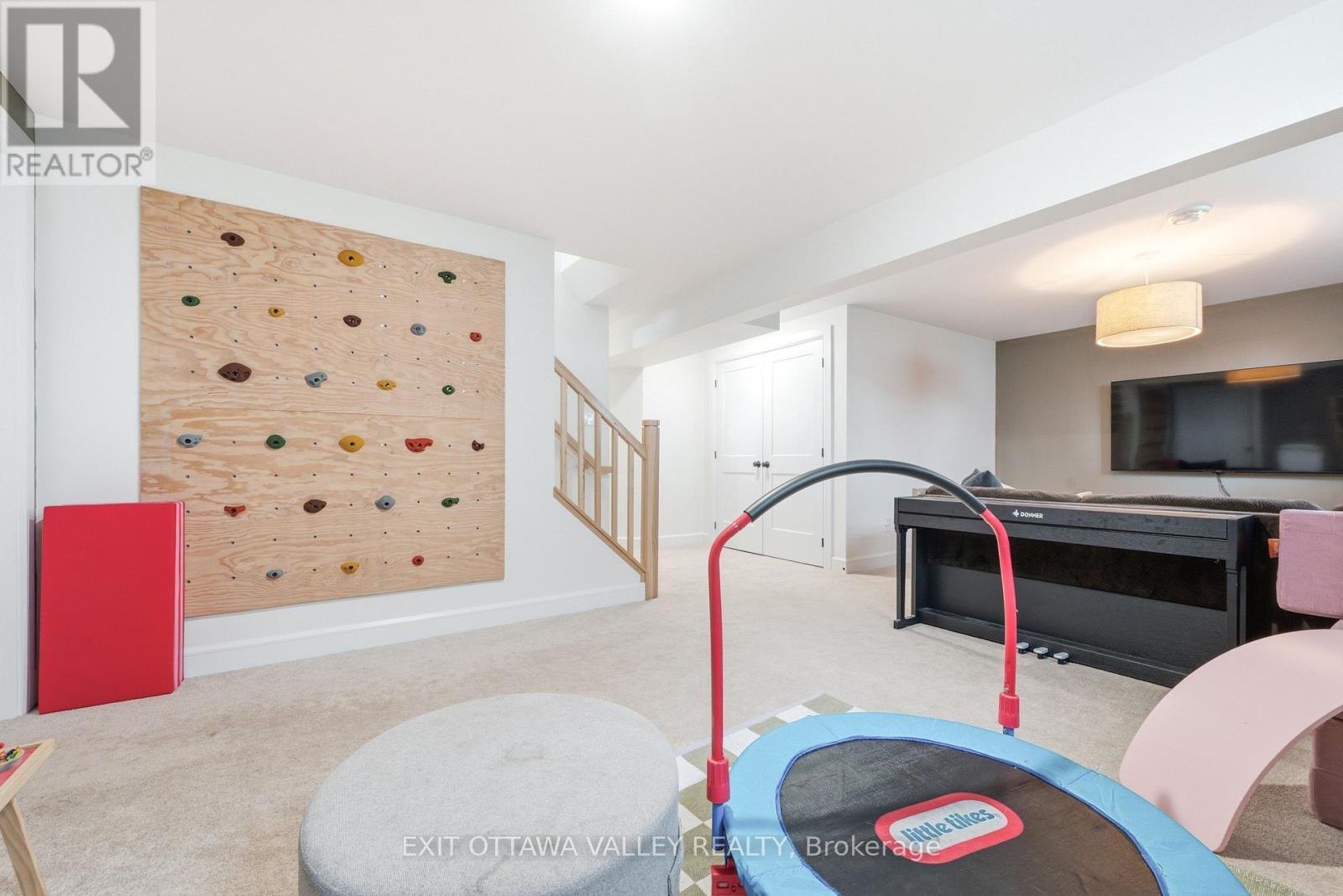 1038 Beatty Crescent, Deep River, ON