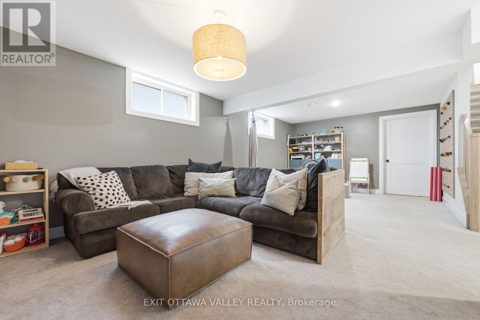 1038 Beatty Crescent, Deep River, ON