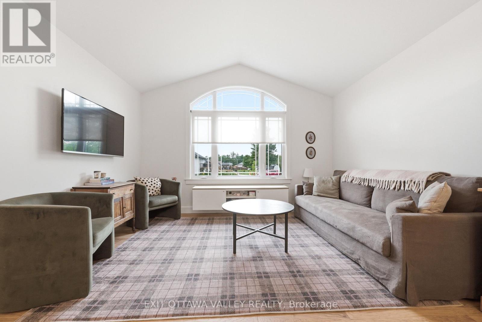 1038 Beatty Crescent, Deep River, ON