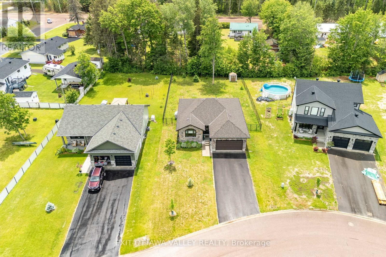 1038 Beatty Crescent, Deep River, ON