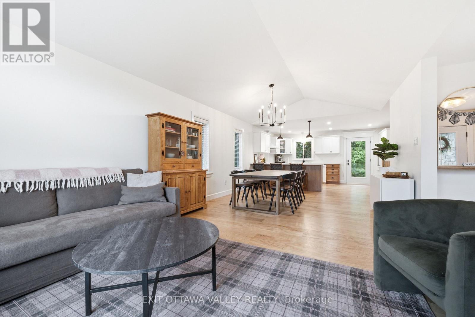 1038 Beatty Crescent, Deep River, ON