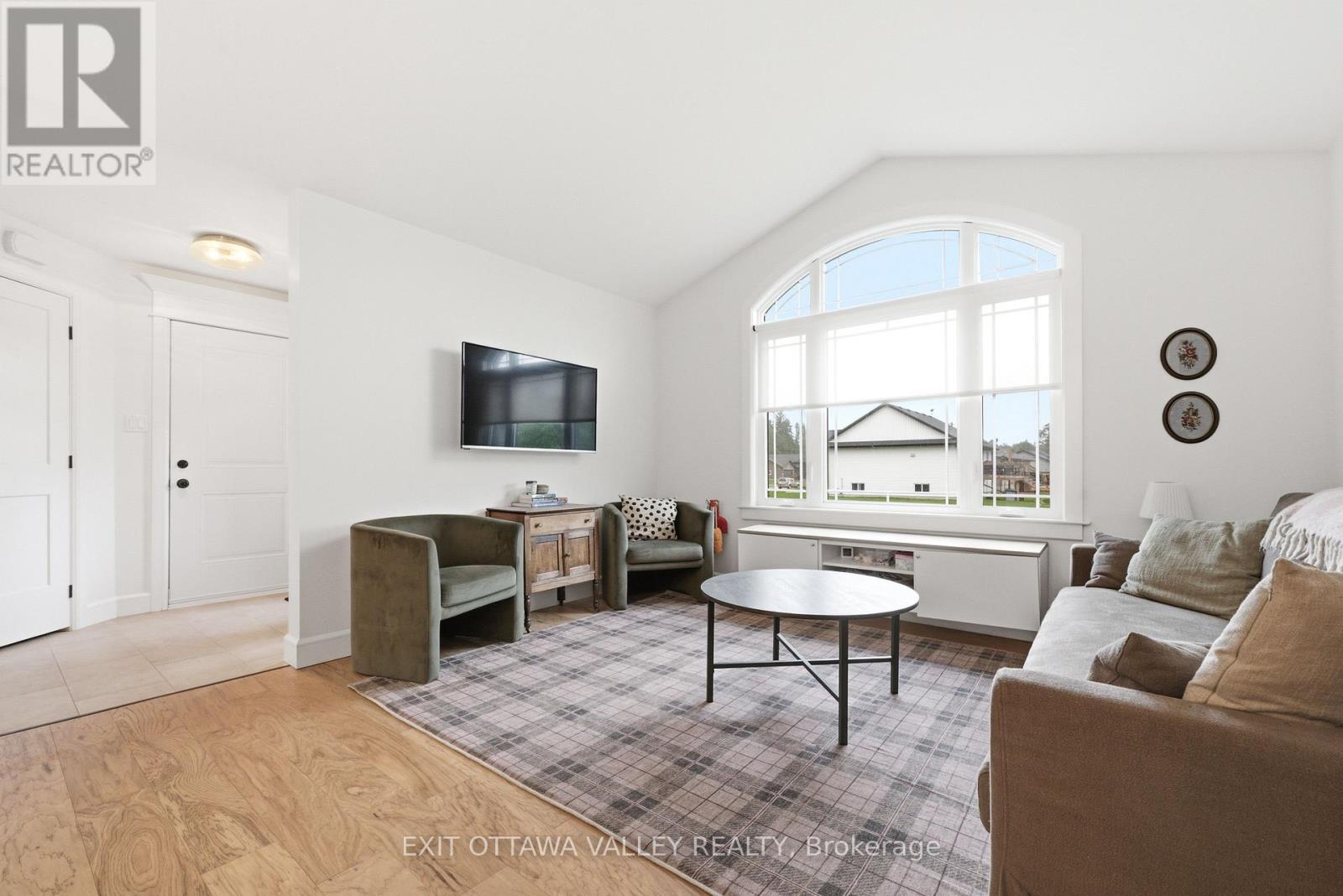 1038 Beatty Crescent, Deep River, ON
