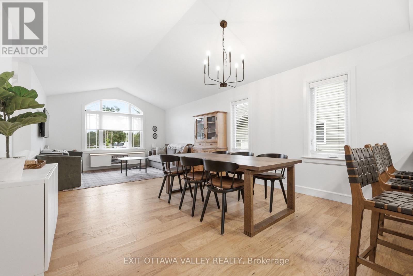 1038 Beatty Crescent, Deep River, ON