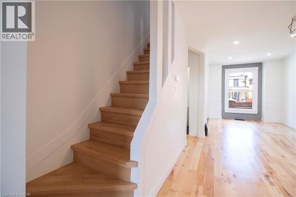36 Fullerton Avenue, Hamilton, ON