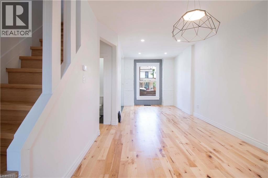 36 Fullerton Avenue, Hamilton, ON