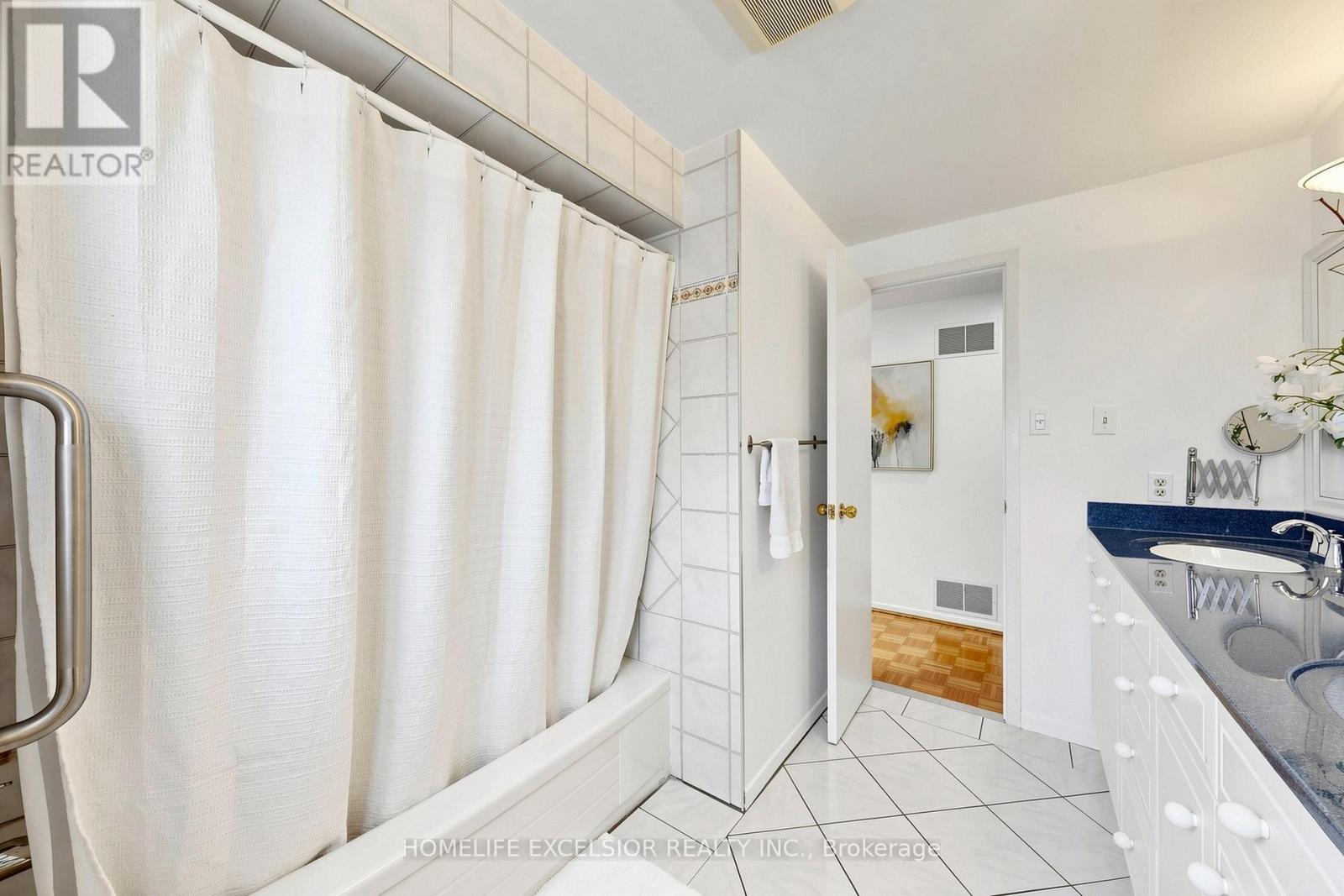 Main Bath - 8 Dunmail Drive, Toronto, ON