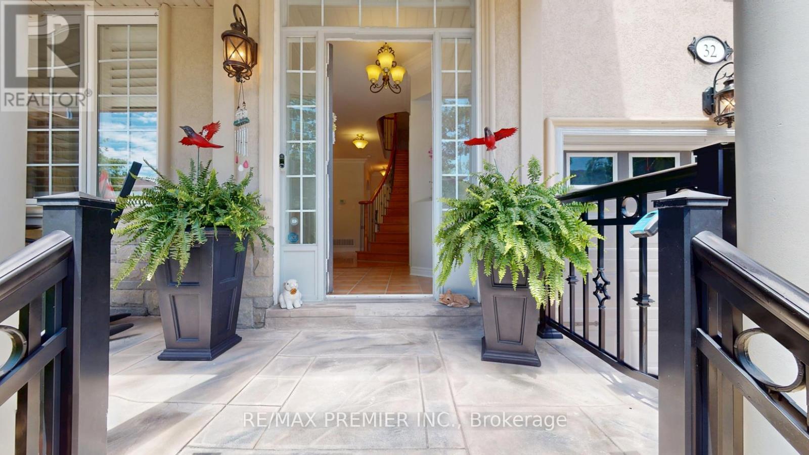 32 Timberwolf Crescent, Vaughan, ON