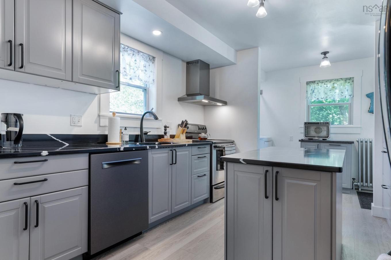 90 Crescent Street, Bridgewater, NS