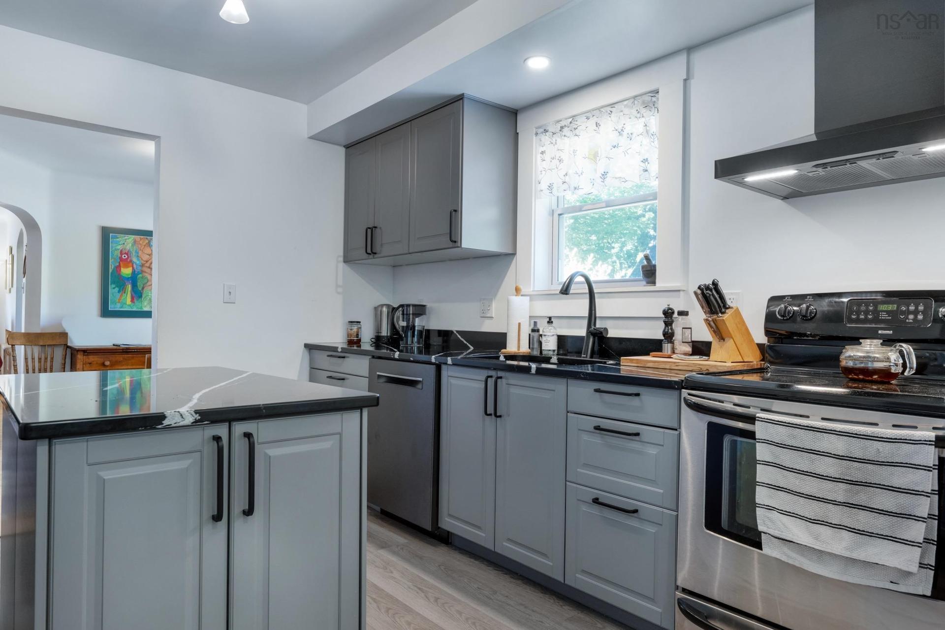 90 Crescent Street, Bridgewater, NS