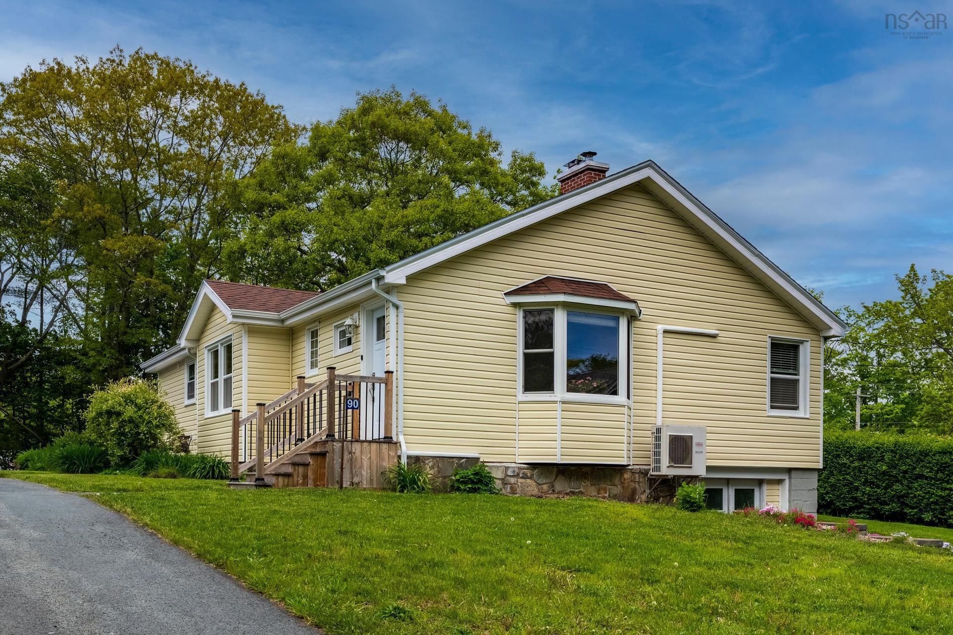 90 Crescent Street, Bridgewater, NS