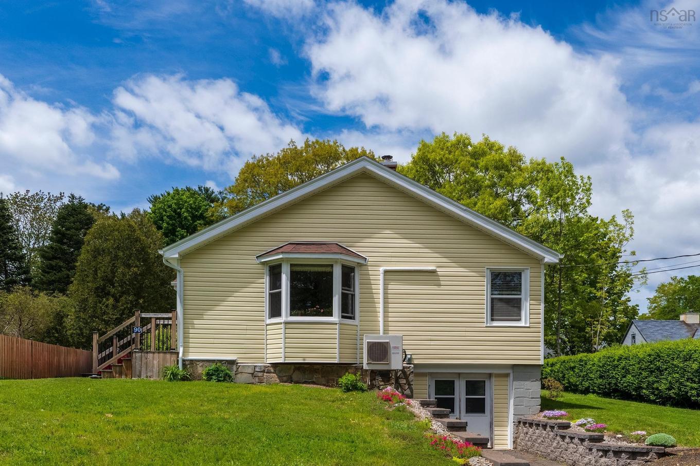 90 Crescent Street, Bridgewater, NS