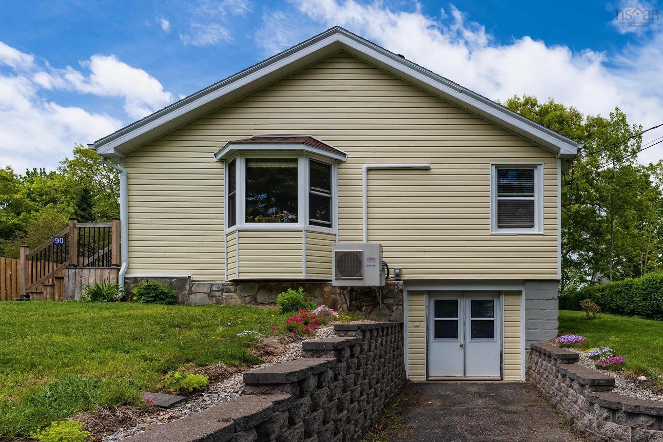 90 Crescent Street, Bridgewater, NS
