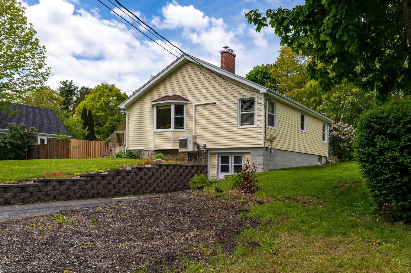 90 Crescent Street, Bridgewater, NS