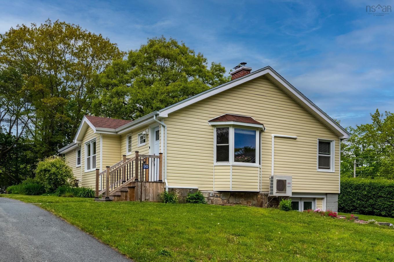 90 Crescent Street, Bridgewater, NS