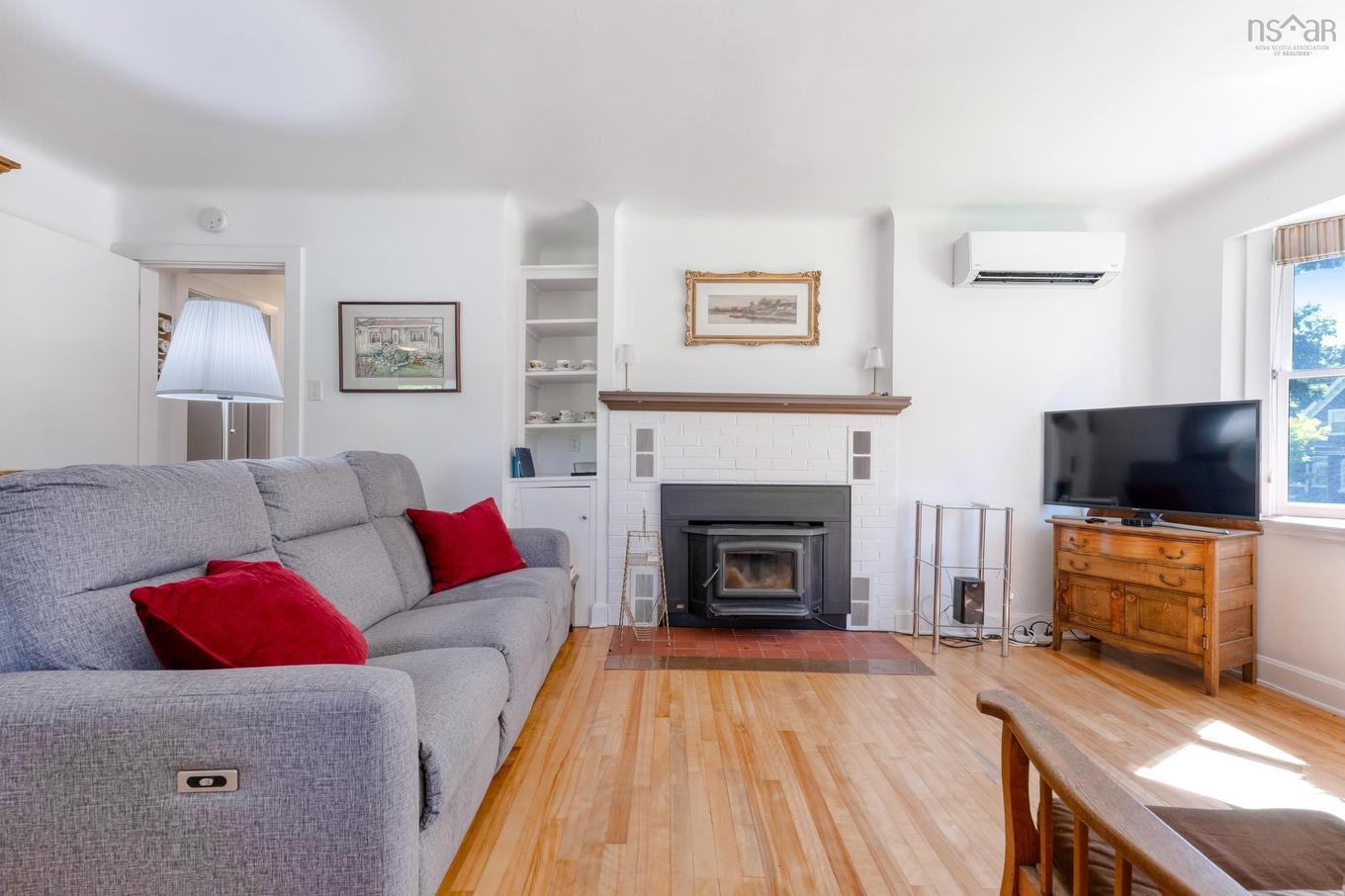 90 Crescent Street, Bridgewater, NS