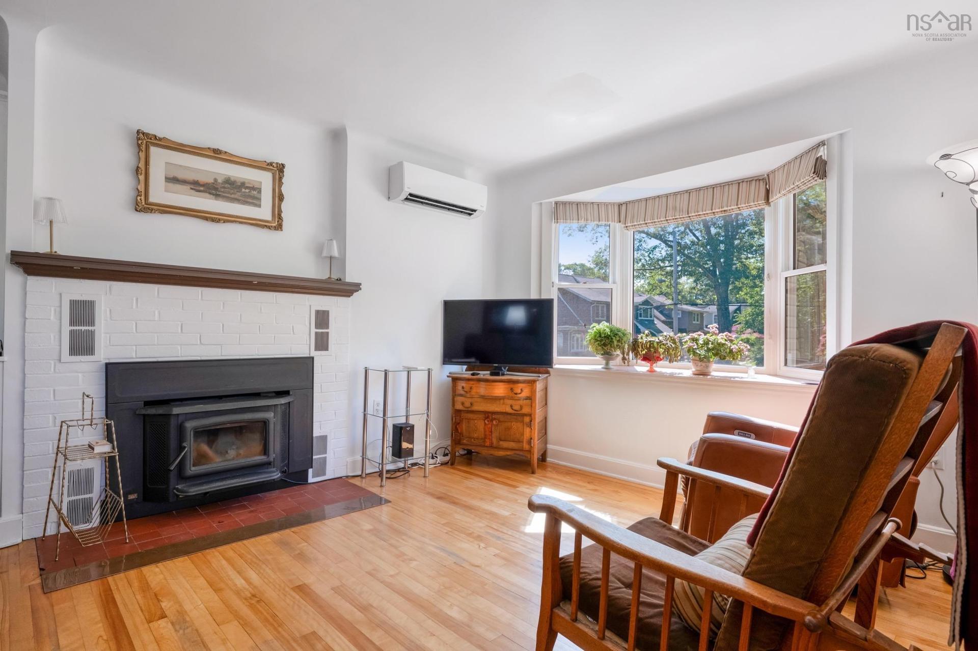 90 Crescent Street, Bridgewater, NS