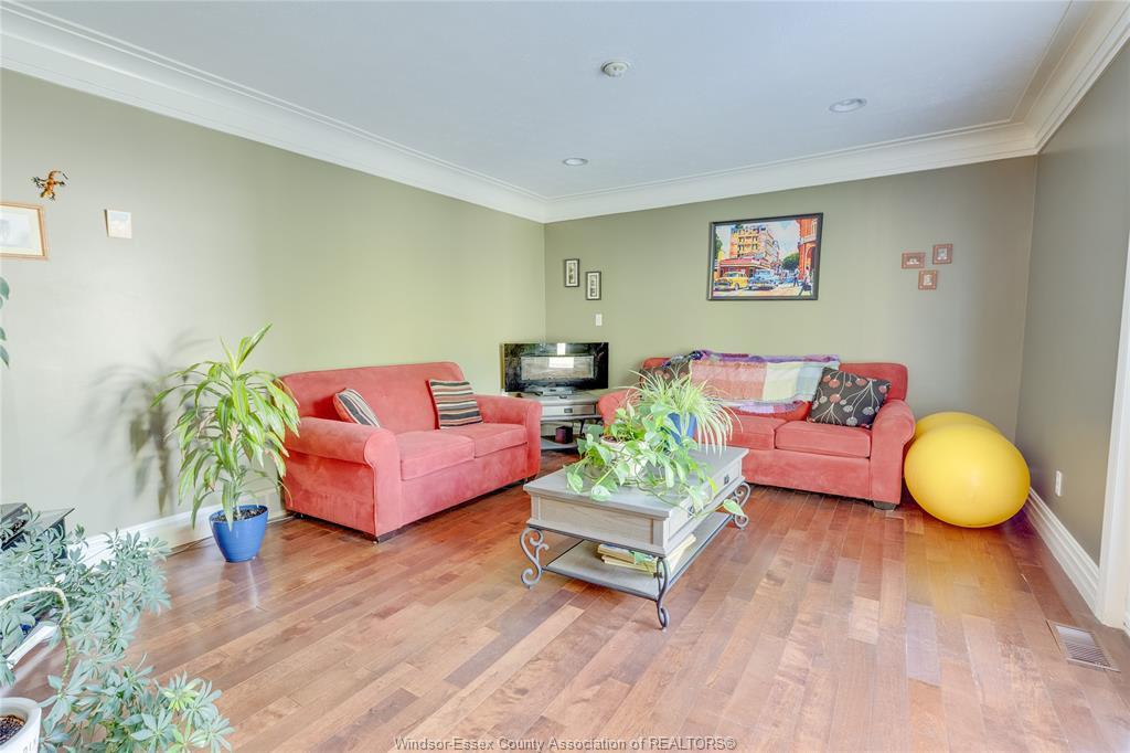 503 Regent, St. Clair Beach, ON