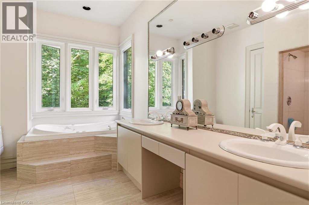 1111 Crofton Way, Burlington, ON