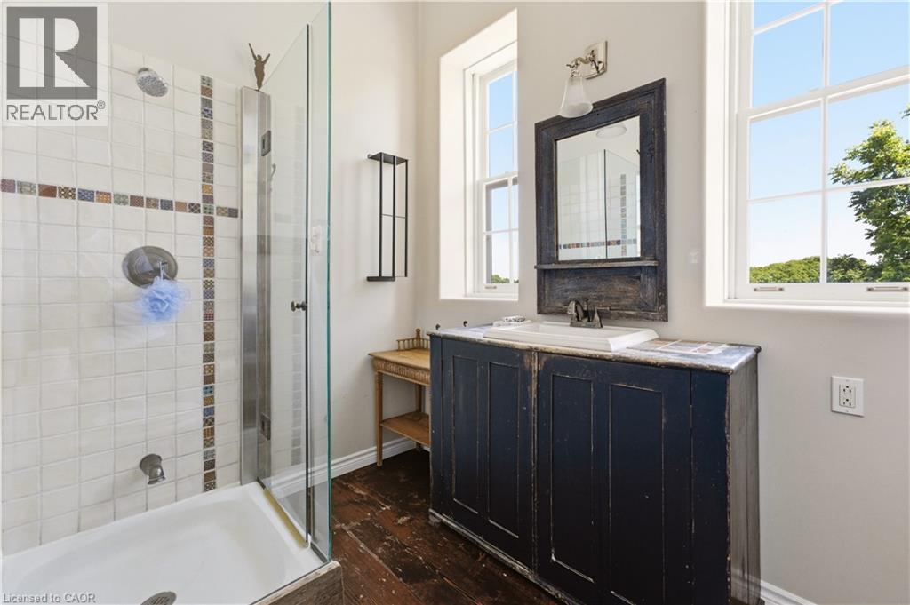 6115 Guelph Line, Burlington, ON - Indoor Photo Showing Bathroom