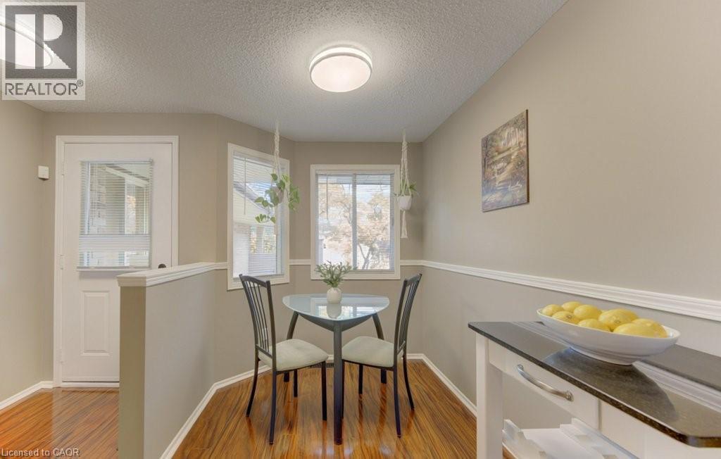 458 Beechwood Place Unit# 3, Waterloo, ON - Indoor Photo Showing Dining Room