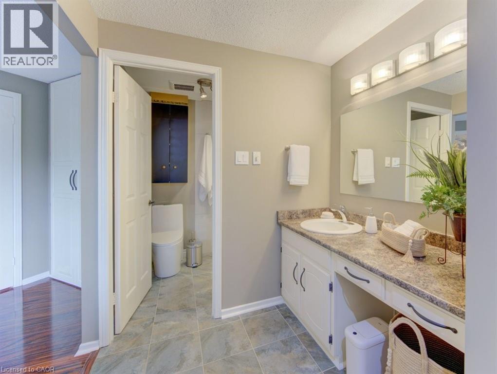 458 Beechwood Place Unit# 3, Waterloo, ON - Indoor Photo Showing Bathroom