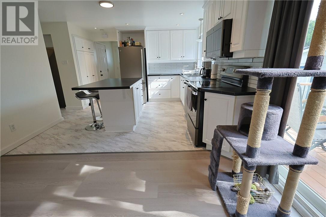 12 Downsview Crescent, Ottawa, ON