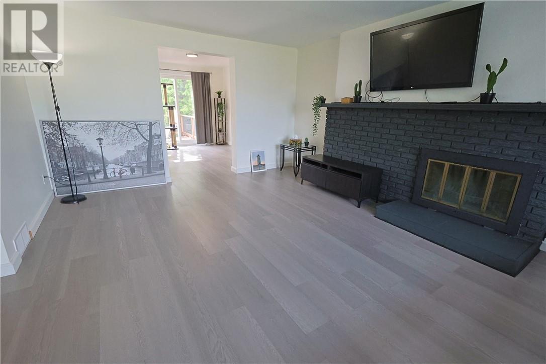12 Downsview Crescent, Ottawa, ON