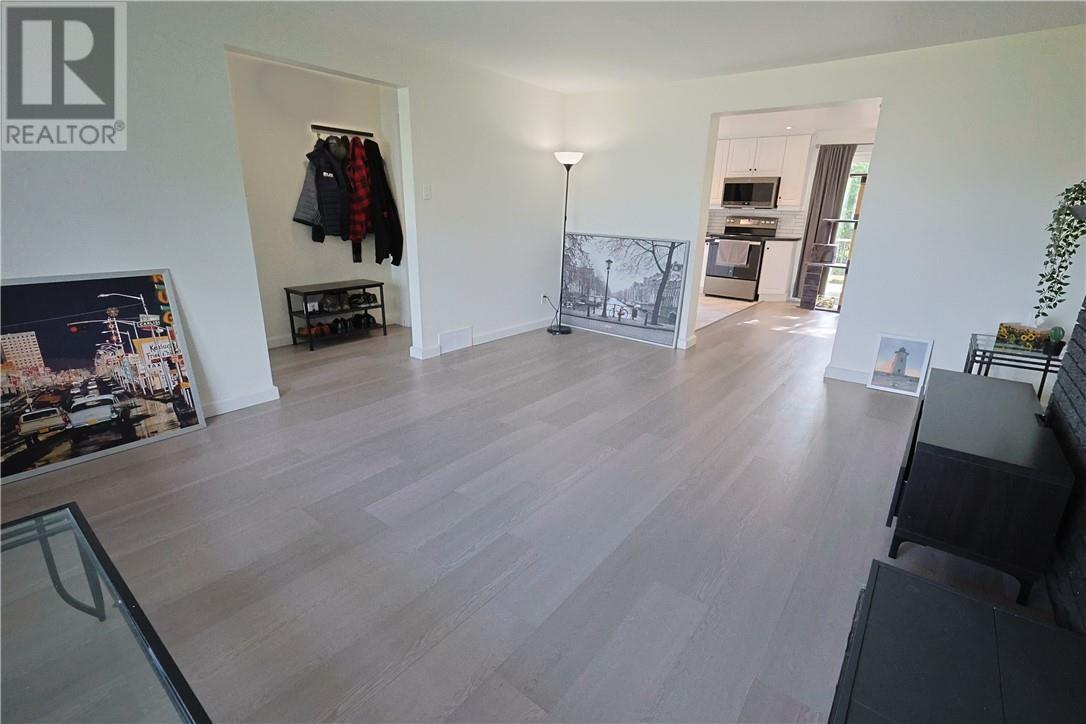 12 Downsview Crescent, Ottawa, ON