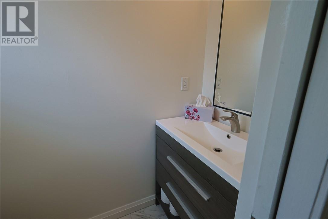 12 Downsview Crescent, Ottawa, ON