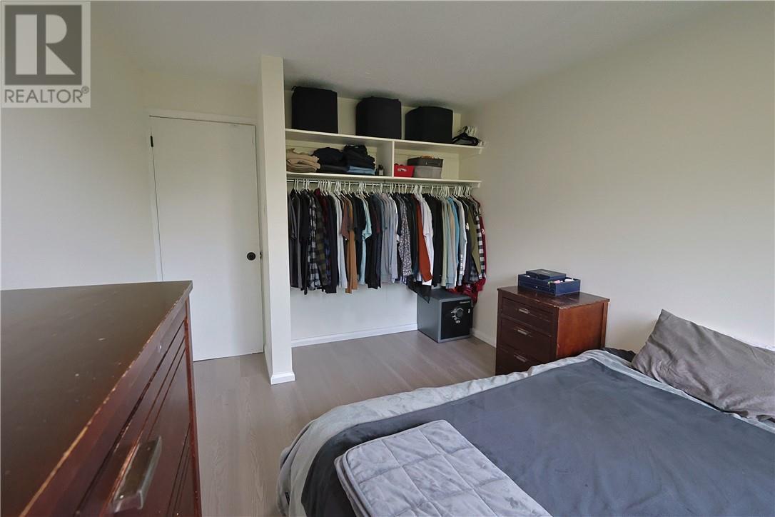12 Downsview Crescent, Ottawa, ON