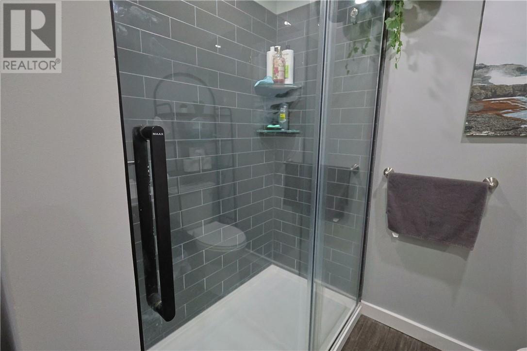 12 Downsview Crescent, Ottawa, ON