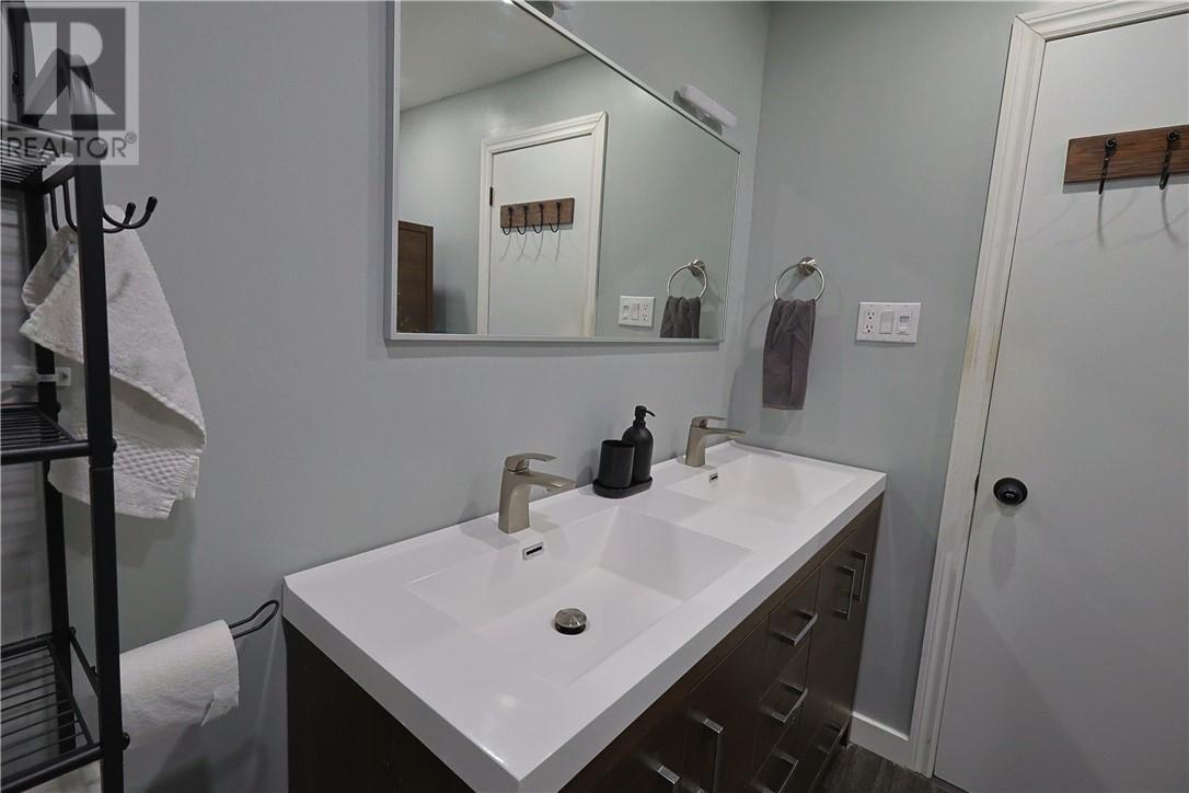 12 Downsview Crescent, Ottawa, ON