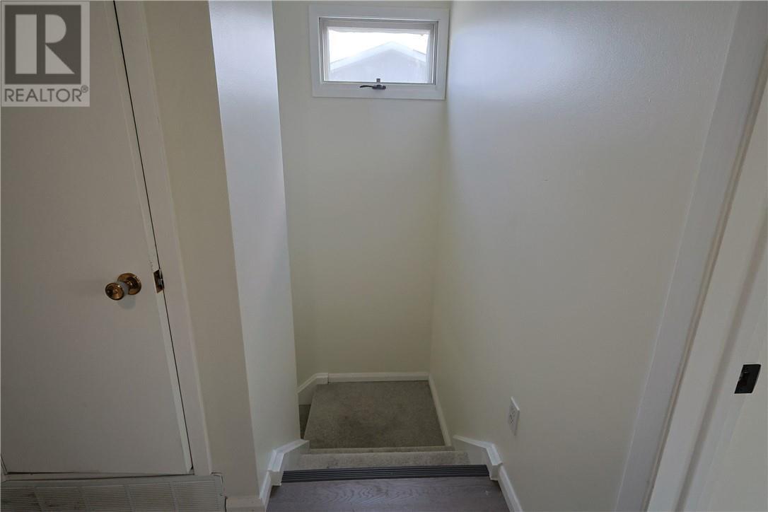 12 Downsview Crescent, Ottawa, ON