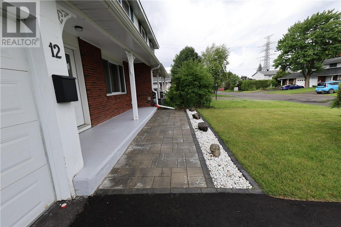 12 Downsview Crescent, Ottawa, ON