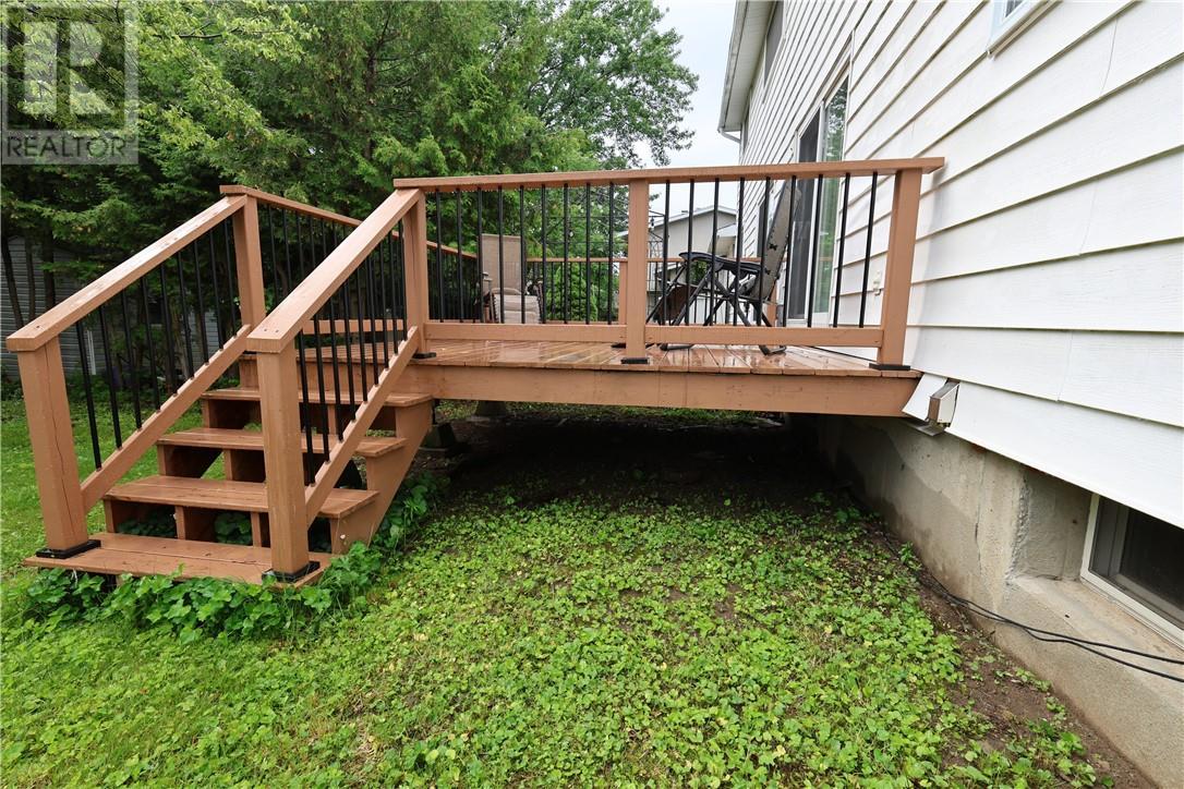 12 Downsview Crescent, Ottawa, ON