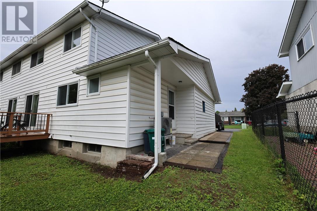 12 Downsview Crescent, Ottawa, ON