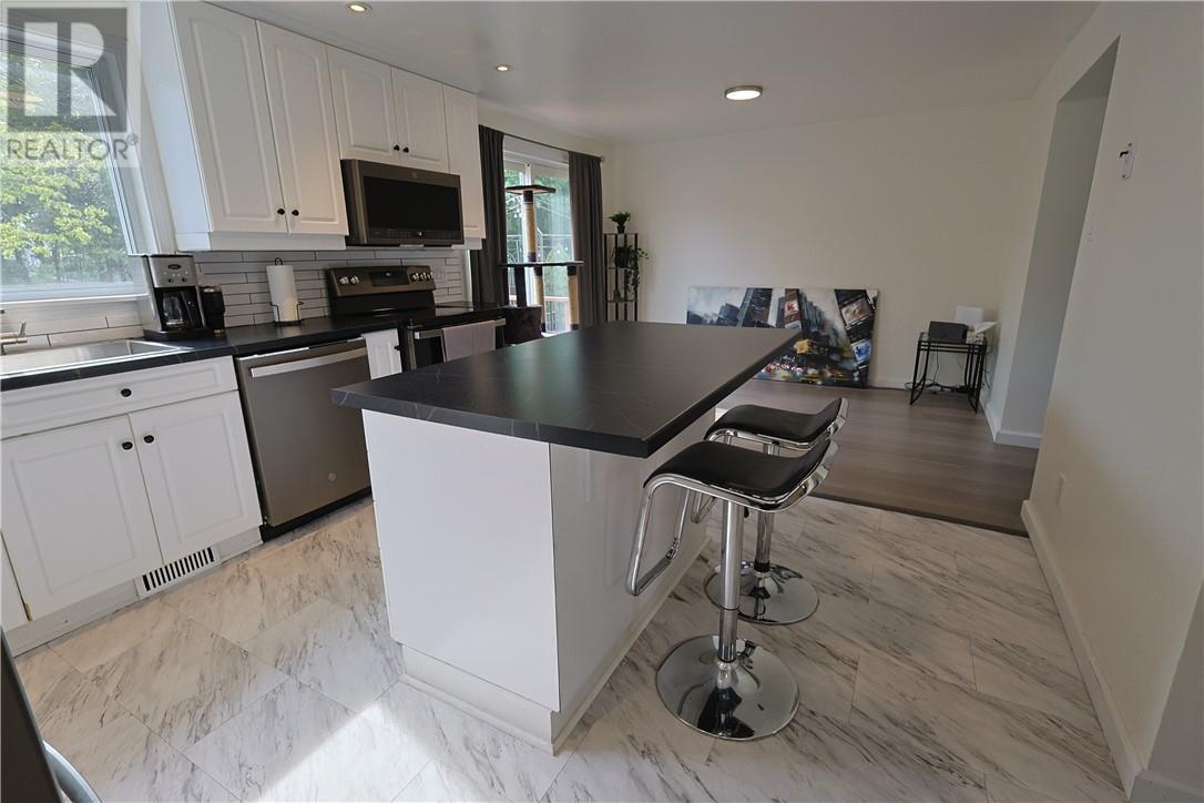 12 Downsview Crescent, Ottawa, ON