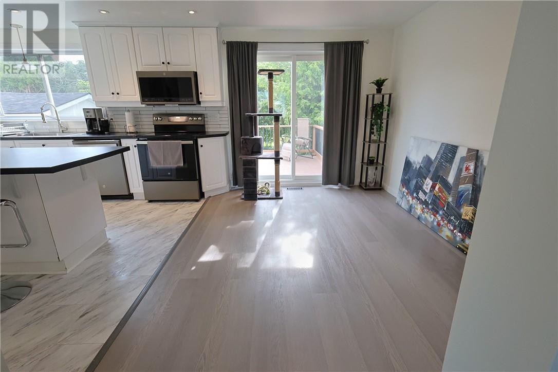 12 Downsview Crescent, Ottawa, ON